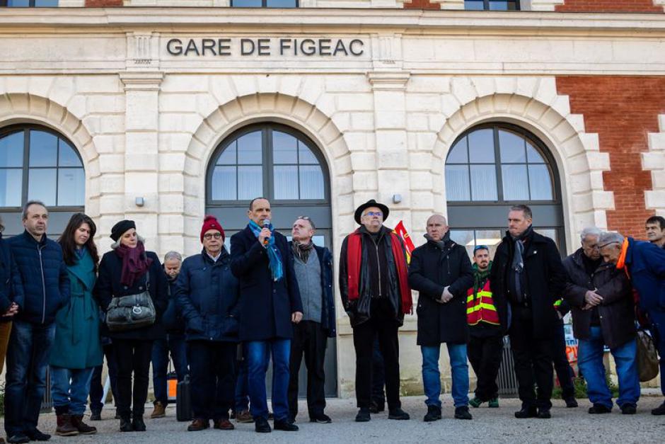 Une centaine de personnes mobilisée à la gare de Figeac pour défendre les trains de nuit // 2024.01.14