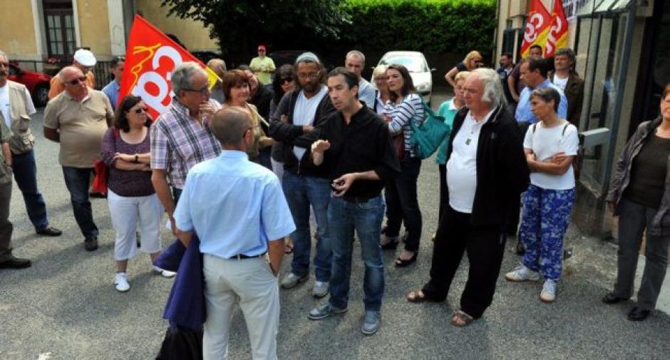Mobilisés contre la fermeture de la trésorerie - La Dépêche du Midi - Mardi 2 juin 2015